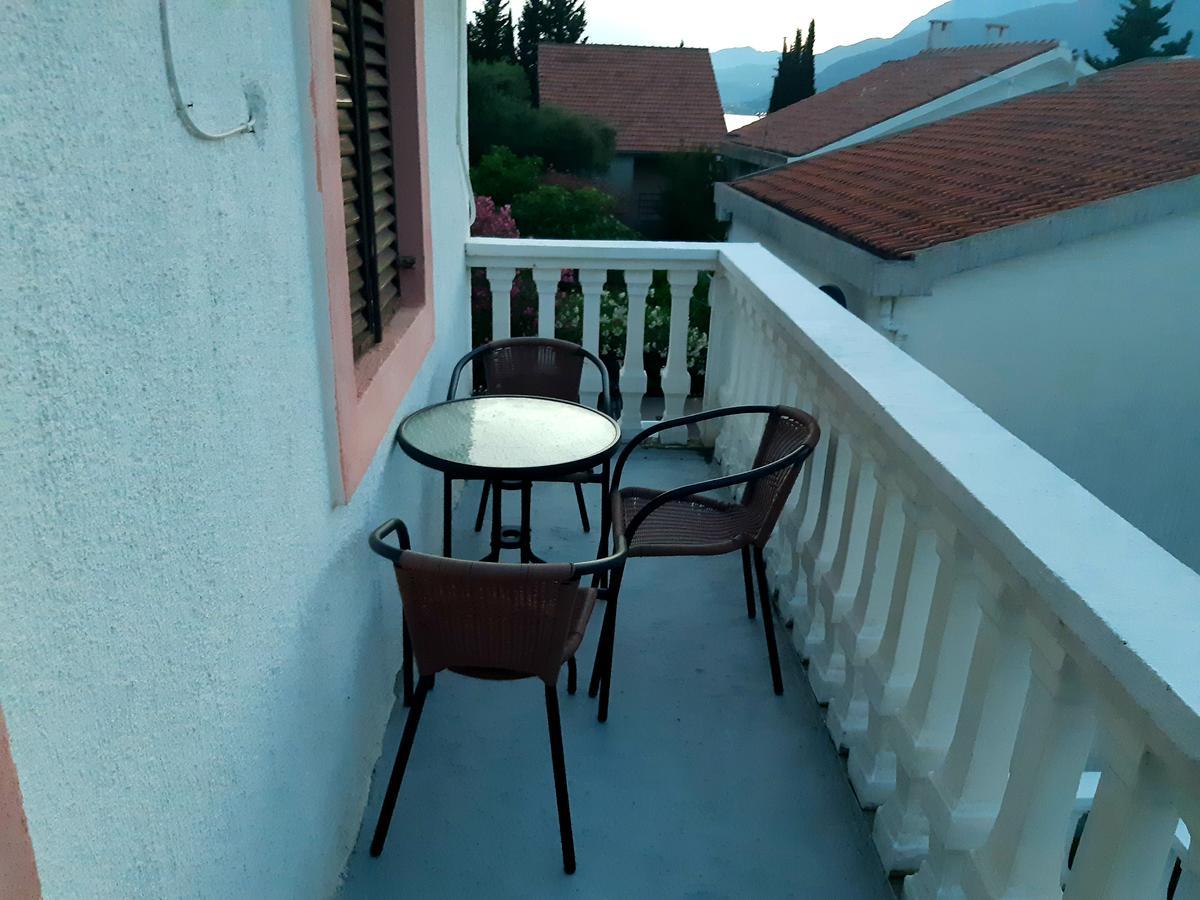 Apartments Ceca Tivat Exterior foto
